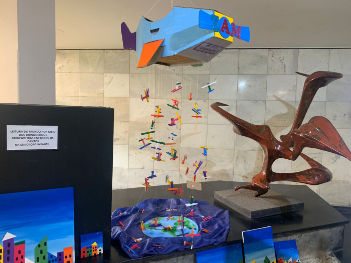 Exposição de trabalhos de Crianças do Cmei Zilmar Alves de Melo no hall da PMV