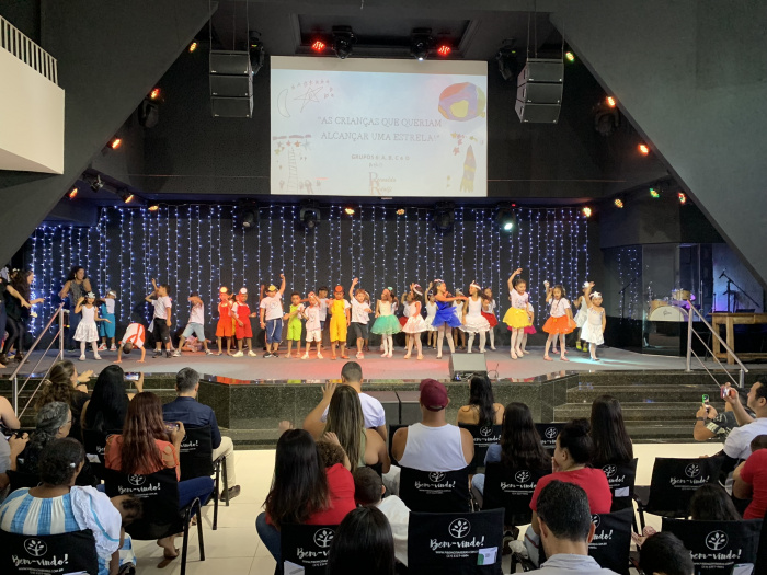 Apresentação teatral e musical das crianças do Cmei Reinaldo Ridolfi