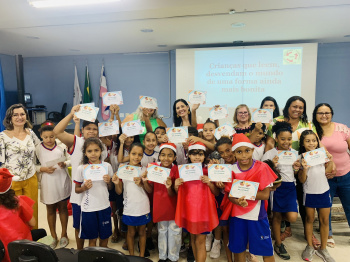 Estudantes da Emef Edna Mattos recebem certificado de fluência em leitura