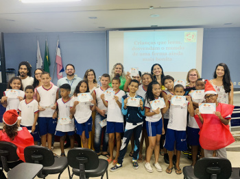 Estudantes da Emef Edna Mattos recebem certificado de fluência em leitura