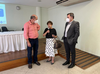 Professor titular DMS-UFPEL, Luiz Facchini, Secretária de Saúde e Fernando Leles, especialista OPAS