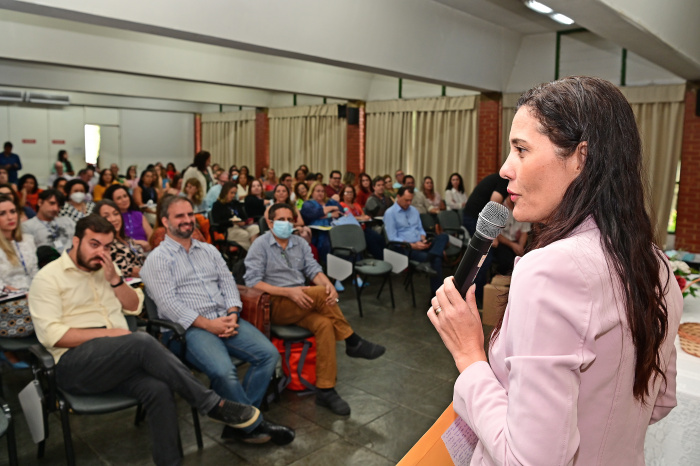 Entrega de notebooks aos diretores