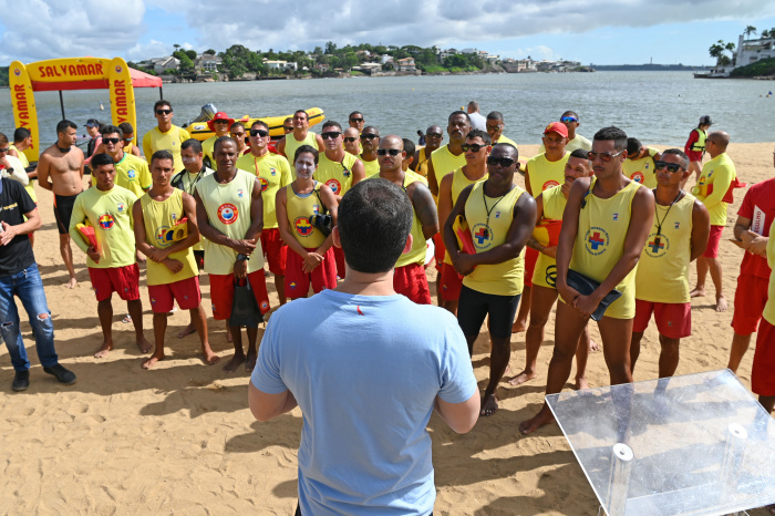 Entrega da Embarcação dos Guarda-Vidas