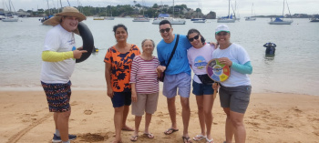 Praia Limpa: dona Terezinha, do barro vermelho, 84 anos de experiência.