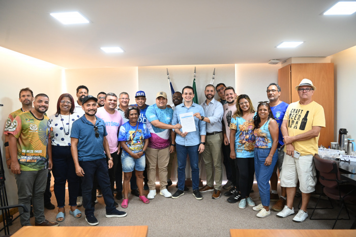 Assinatura do termo de fomento para o desfile das escolas de samba