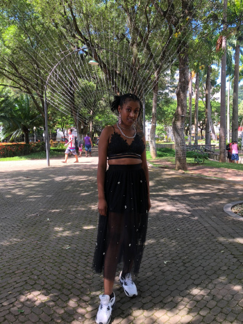 Giovana, preparada para se apresentar no Show de Talentos