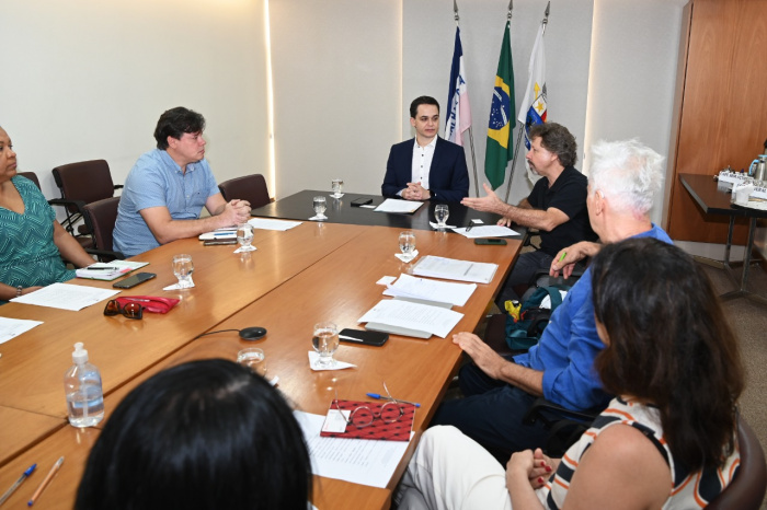 Prefeito se reúne com especialistas para dialogar sobre Regularização Fundiária