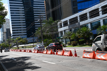 Sinalização na Av. Nossa Senhora dos Navegantes próximo ao Palácio do Café
