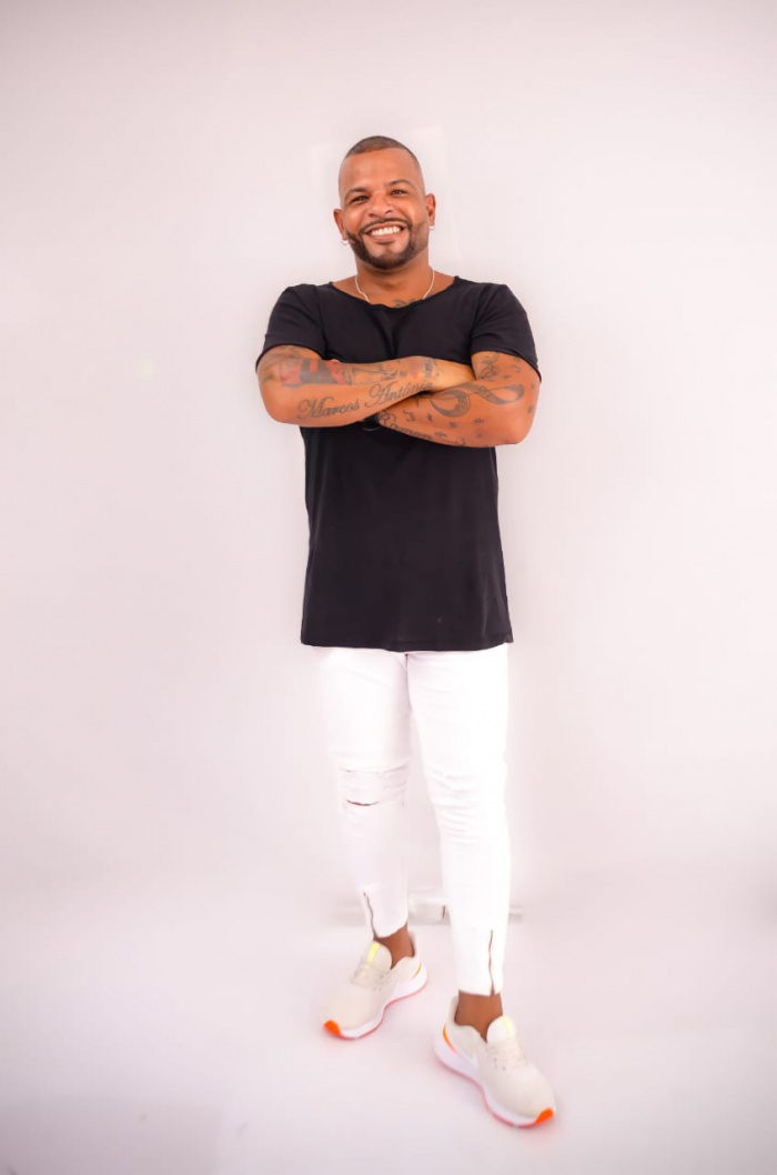 LEO VIEIRA E BANDA COM SAMBA ITINERANTE (CULTURAL)