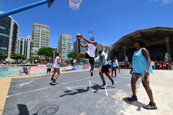 Desafio de basquete na Arena de Verão