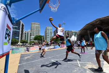 Desafio de basquete na Arena de Verão