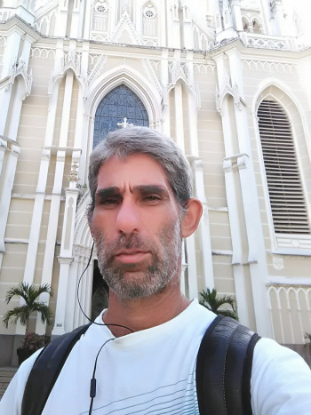 Pessoas em situação de rua fazem da leitura caminho para mudança de vida
