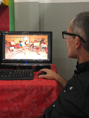 Pessoas em situação de rua fazem da leitura caminho para mudança de vida