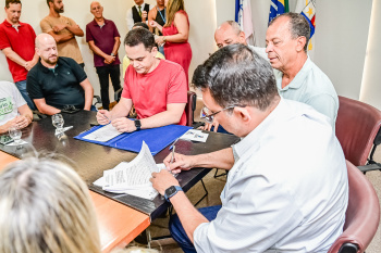 Assinatura do Decreto que institui o novo Parque Municipal Costeiro de Vitória