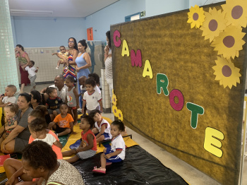 Zumba kids": atividade diverte crianças do Cmei Terezinha Vasconcellos Salvador