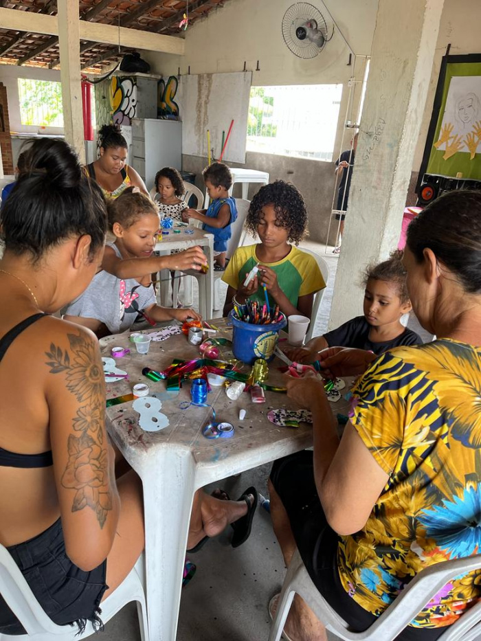 Cras de Inhaguetá faz oficina de máscaras, envolve famílias e fortalece vínculos