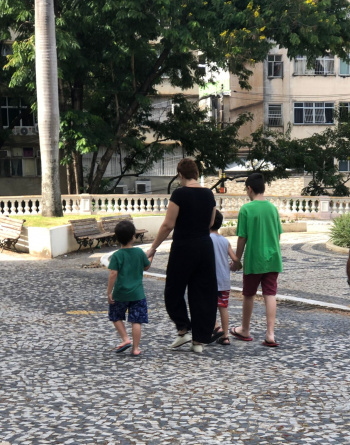 Famílias recebem cartões do Vix + Cidadania