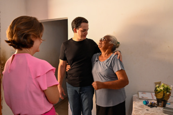 Visita do Sad e prefeito à casa de dona Neuzi