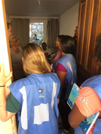Visita do Sad e prefeito à casa de dona Neuzi