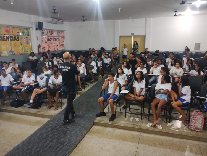 Palestra do Projeto Papo de Responsa na Emef Orlandina D
