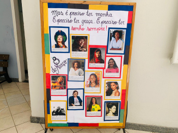 Exposição "As bolhas e os muros entre nós: como vencê-los?" no hall da Seme