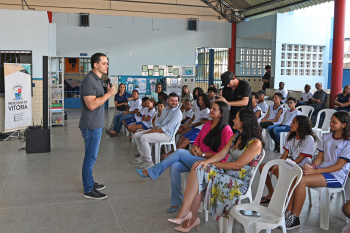 Entrega da instalação elétrica e ar condicionado EMEF Rita de Cássia