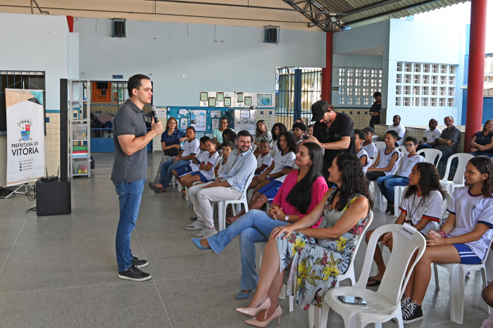 Entrega da instalação elétrica e ar condicionado EMEF Rita de Cássia