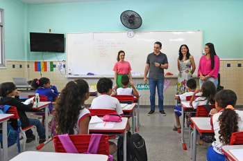 Entrega da instalação elétrica e ar condicionado EMEF Rita de Cássia