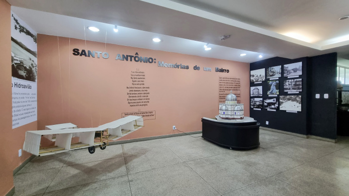 Escola da Ciência, Biologia e História