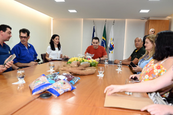 Assinatura do contrato da alimentação escolar com as cooperativas