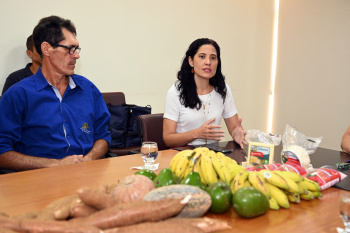 Assinatura do contrato da alimentação escolar com as cooperativas