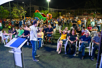 Assinatura da OS para início da reforma do campo de grama sintética do bairro Ilha de Santa Maria