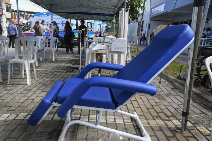 Entrega de ambulâncias e equipamentos de saúde na UBS de Conquista