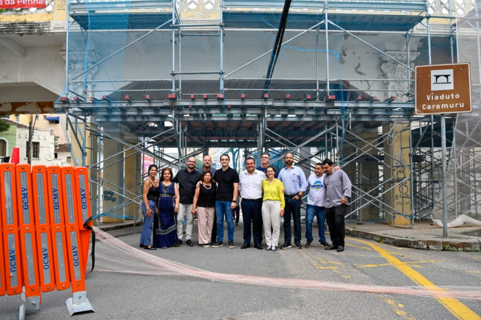 Prefeito visita obras de restauro do viaduto Caramuru