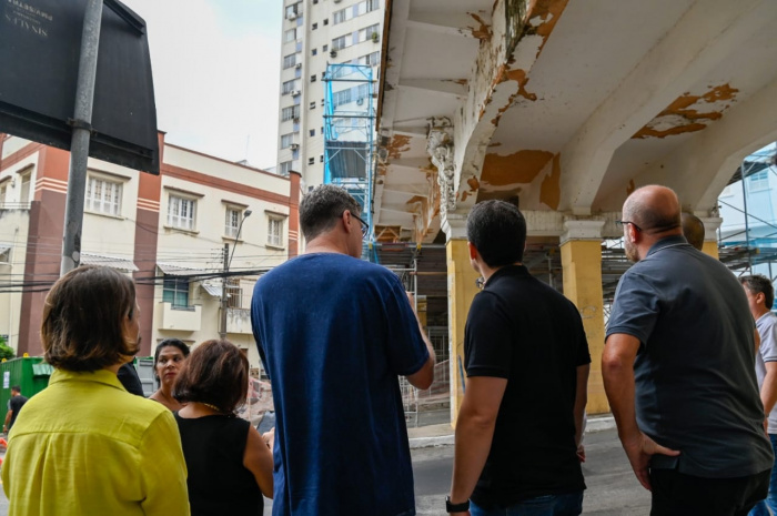 Prefeito visita obras de restauro do viaduto Caramuru