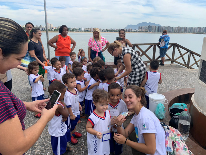 Crianças visitam Pier de Iemanjá