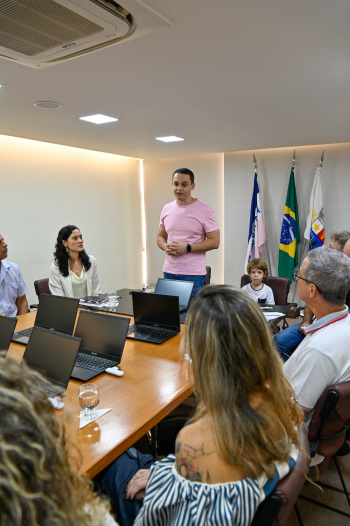 Comemoração do Dia Mundial da Educação: Entrega de Notbook para Dts [Designação Temporária