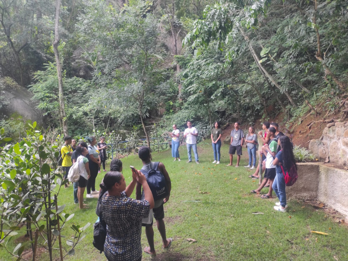 Estudantes aprendem sobre Mata Atlântica no Parque Natural Gruta da Onça