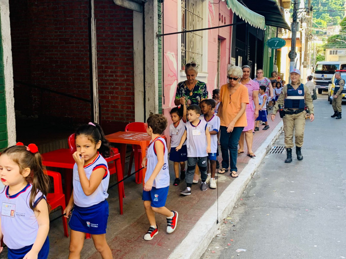 Crianças do Cmei TI Menino Jesus participam de campanha de incentivo à educação no trânsito