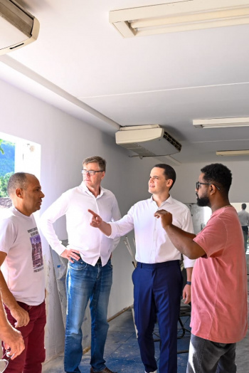 Prefeito visita obras de restauro do Mucane
