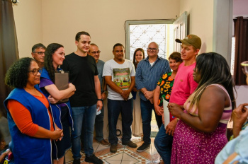 Entrega do Bônus Moradia para Josélia Alves Ribeiro