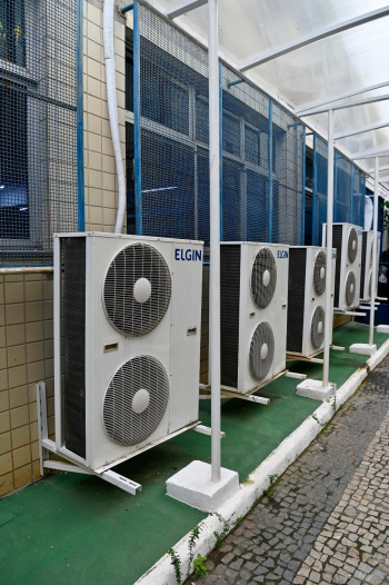 Entrega da reforma e climatização da Emef Éber Louzada Zippinotti