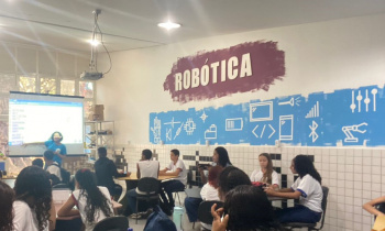 Estudantes aprendem sobre programação e modelagem 3D na Escola de Inovação