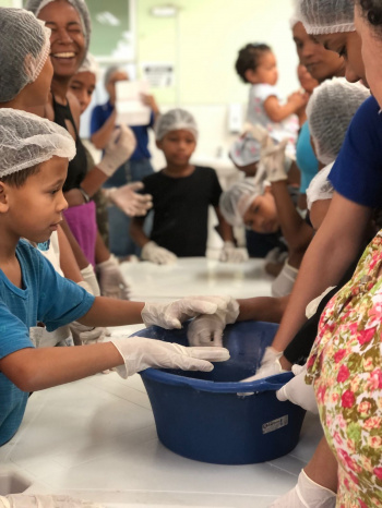 Centro de Convivência proporciona integração entre crianças e famílias