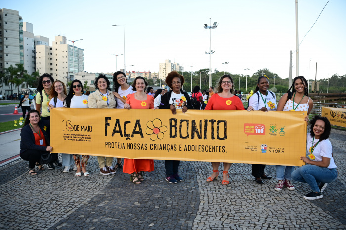 Ação em frente ao Memorial Araceli