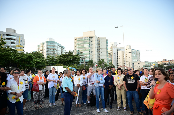Ação em frente ao Memorial Araceli