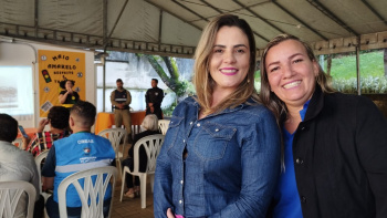 Coordenadora do CCTI e a gerente dos Serviços de Convicência da Semas presentes na ação.