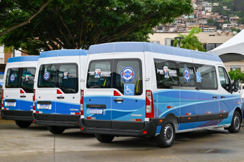 Entrega de nove novas vans para a Secretaria de Saúde