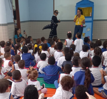 Crianças do Cmei Valdívia da Penha Antunes Rodrigues recebem orientaçõs sobre combate ao mosquito