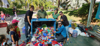 Doação de tampinhas no Parque Manolo Cabral